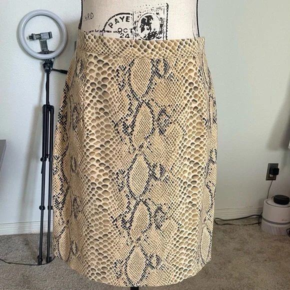 Alberto Makali - Snake-Print Tailored Blazer  and Skirt Set in Size 8 - Picture 4 of 16